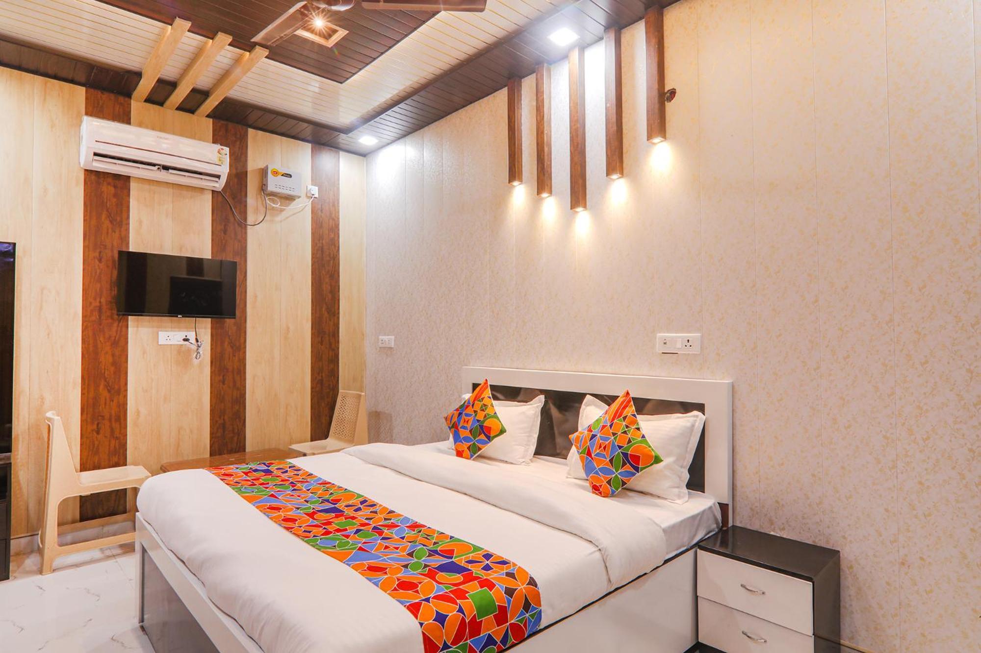 Fabhotel Uma Yugul Ayodhya Exteriör bild