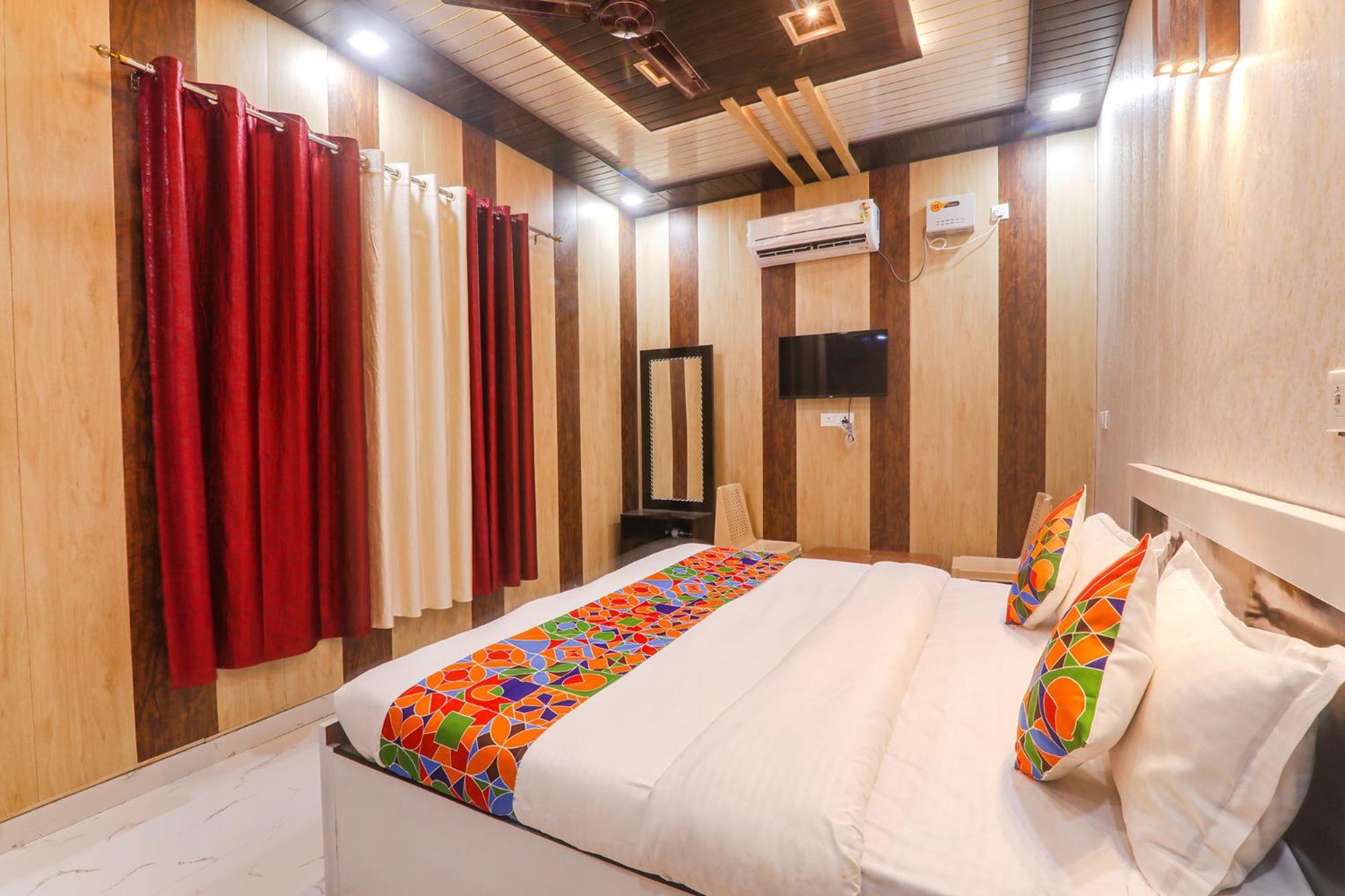 Fabhotel Uma Yugul Ayodhya Exteriör bild